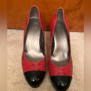 Tahari red and black heel